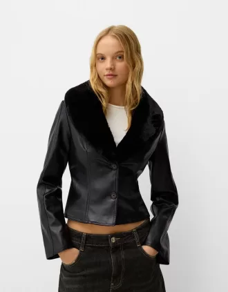 Chaqueta entallada efecto piel con cuello de material sudadera