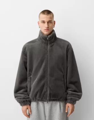 Chaqueta pelo sintético cuello alto con cremallera