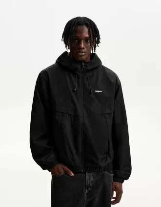 Chaqueta técnica con capucha