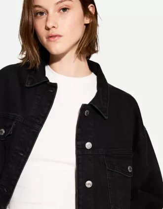 Chaqueta vaquera corta
