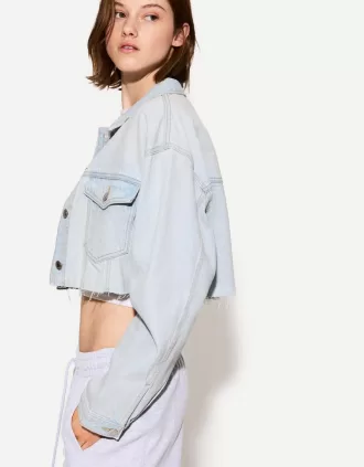 Chaqueta vaquera corta