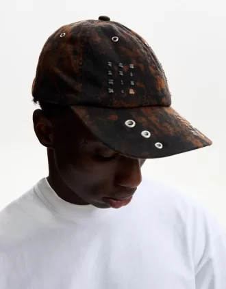 Gorra con ojales