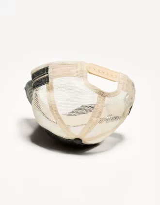 Gorra de camionero rota