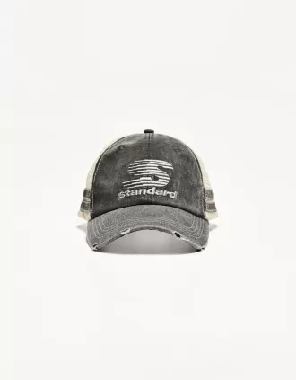 Gorra de camionero rota