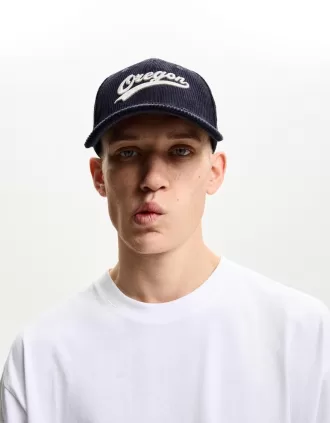 Gorra deportiva de pana bordada