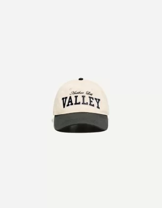 Gorra universitaria con bordado