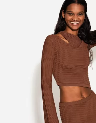Jersey con aberturas asimétricas