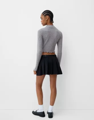 Jersey cropped de tacto suave con cuello alto