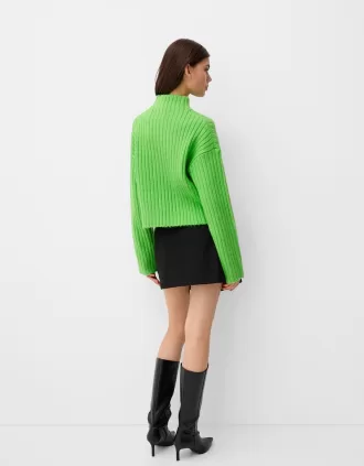 Jersey cropped oversize de canalé con cuello alto