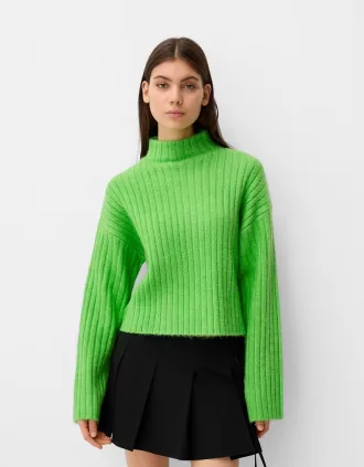 Jersey cropped oversize de canalé con cuello alto