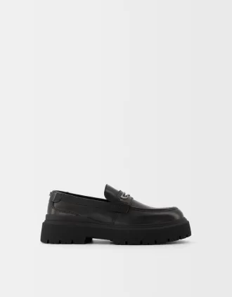 Mocasines con detalle metálico