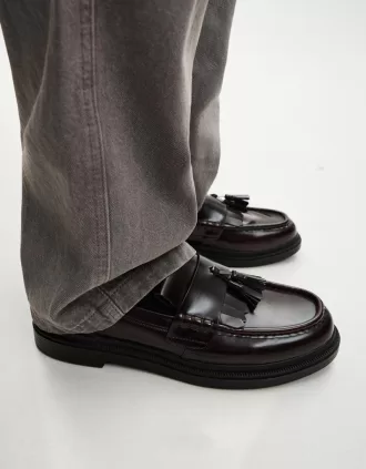 Mocasines con flecos y borlas