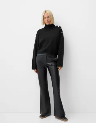 Pantalón acampanado de piel sintética Pantalón acampanado de piel sintética