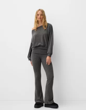 Pantalón acampanado de tacto suave con cintura doblada Pantalón acampanado de tacto suave con cintura doblada