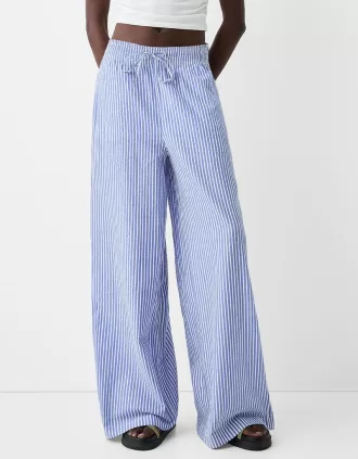Pantalón ancho de rayas con efecto arrugado