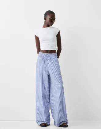 Pantalón ancho de rayas con efecto arrugado