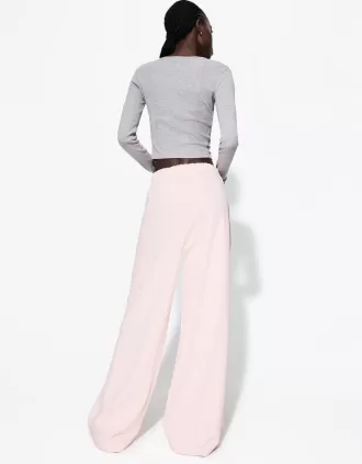 Pantalón de felpa con costuras laterales.