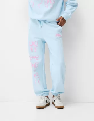 Pantalón deportivo con estampado