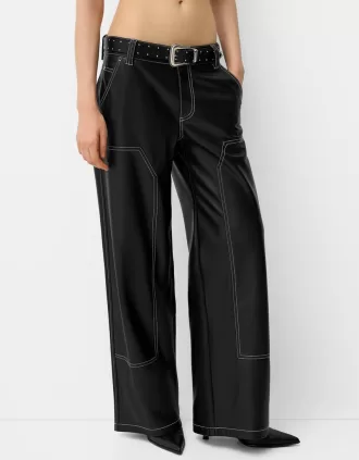 Pantalón efecto piel contraste cinturón