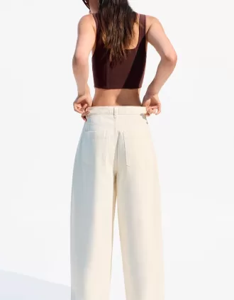 Pantalón fluido con pinzas