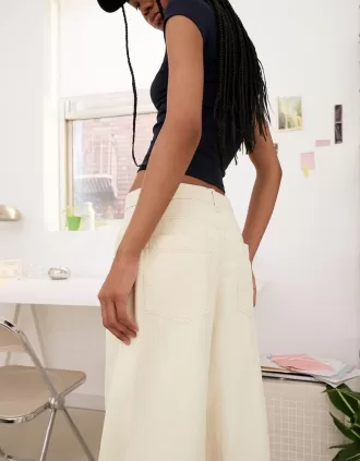 Pantalón fluido con pinzas
