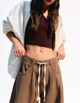 Pantalón fluido con pinzas