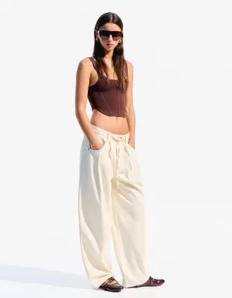 Pantalón fluido con pinzas