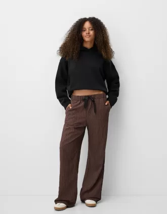 Pantalón recto de rayas con cintura elástica