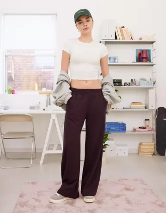 Pantalones deportivos de pierna ancha