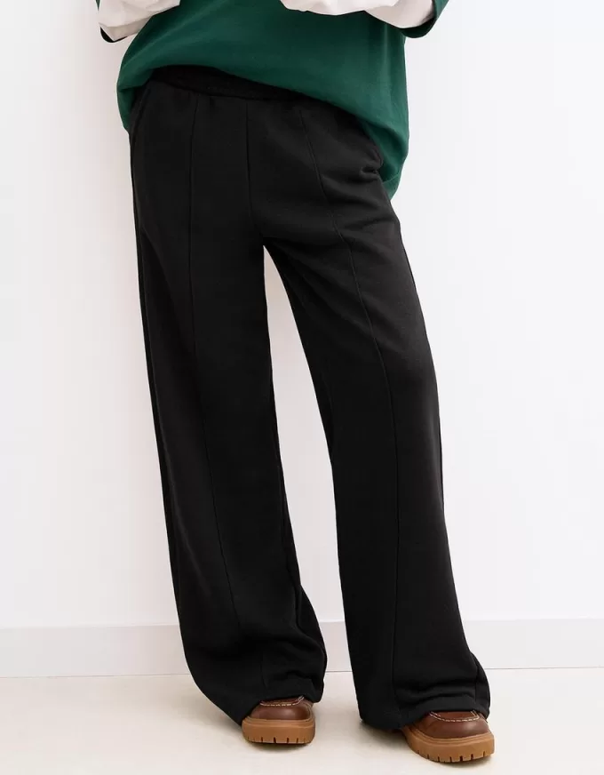 Pantalones deportivos de pierna ancha