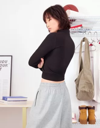 Pantalones tipo sudadera de material tipo barril