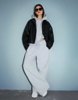 Pantalones tipo sudadera de material tipo barril