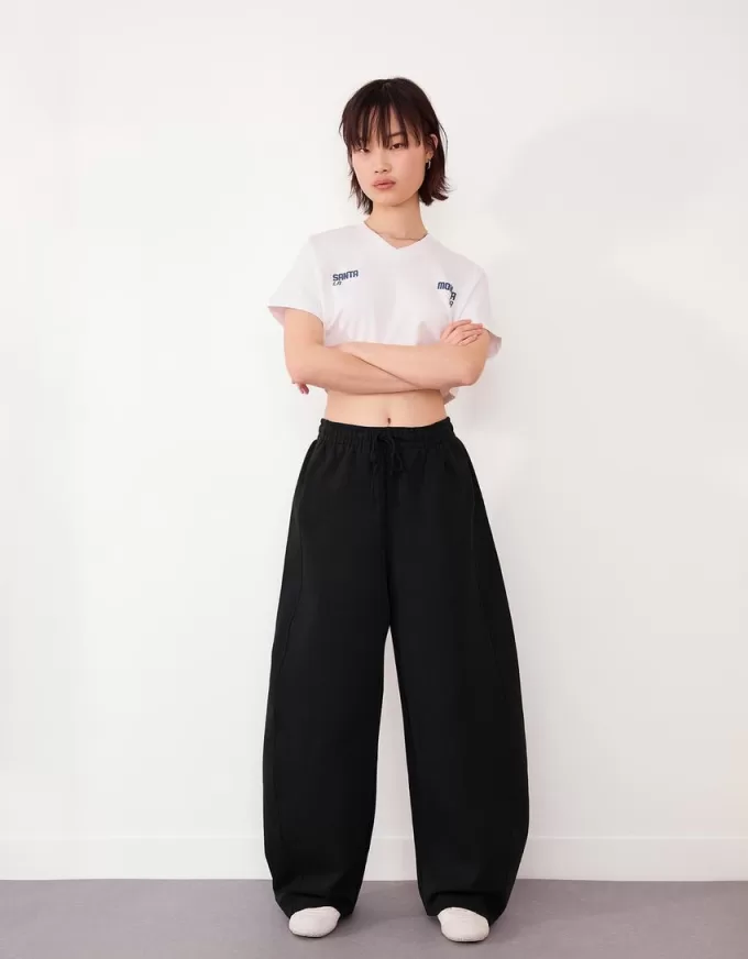 Pantalones tipo sudadera de material tipo barril
