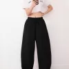 Pantalones tipo sudadera de material tipo barril