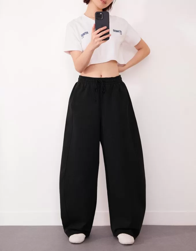 Pantalones tipo sudadera de material tipo barril