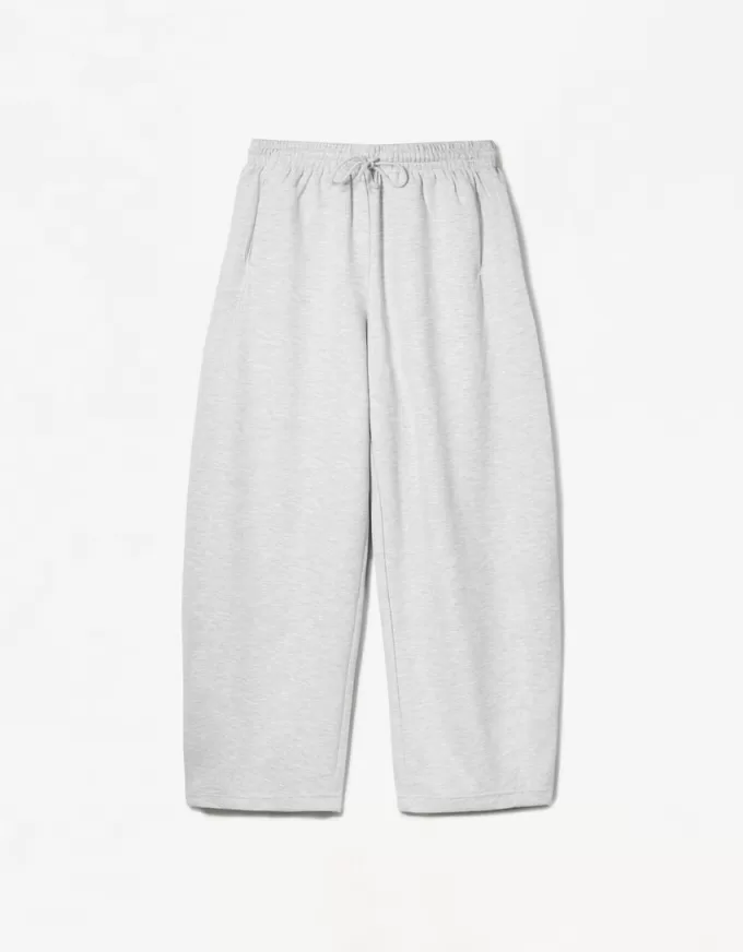 Pantalones tipo sudadera de material tipo barril