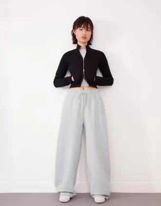 Pantalones tipo sudadera de material tipo barril