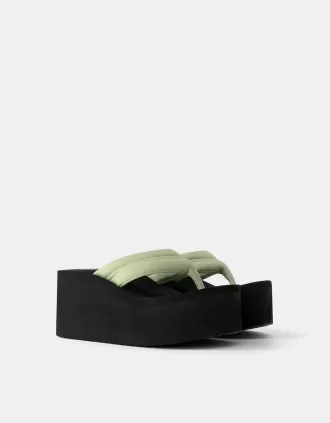 Sandalias con plataforma acolchada