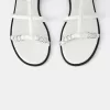 Sandalias planas con detalle de anilla.
