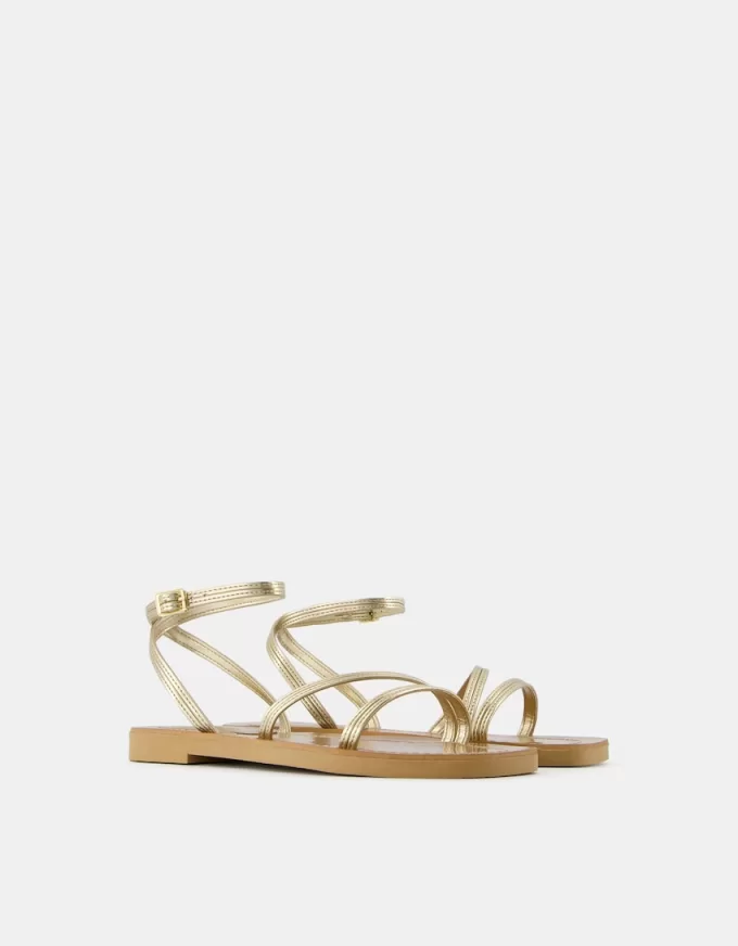 Sandalias planas con tira metalizada