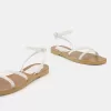 Sandalias planas con tiras