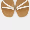 Sandalias planas con tiras