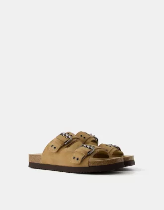 Sandalias planas tipo chancla PIEL con hebillas