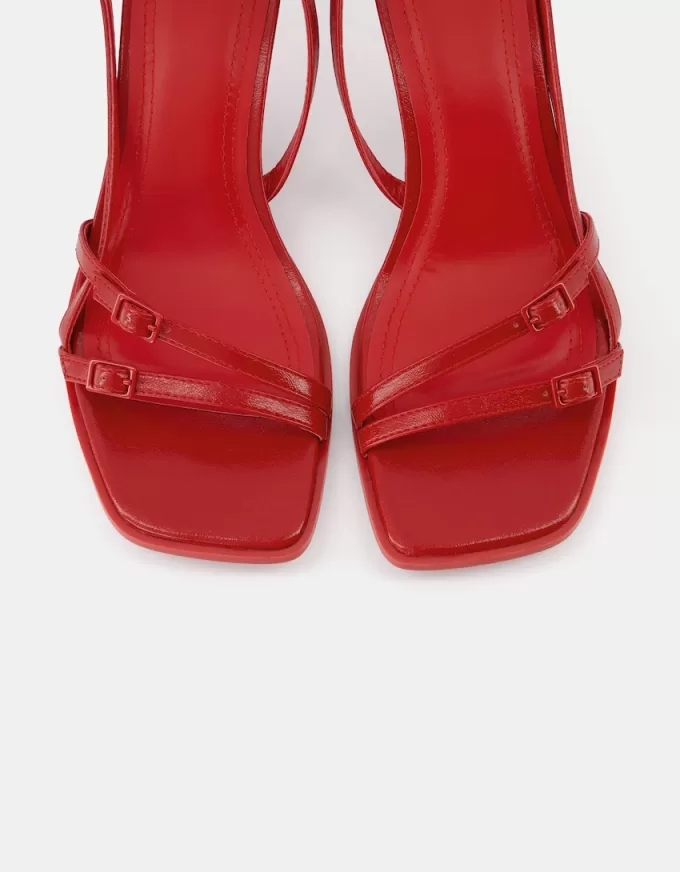 Sandalias tacón gatito con hebillas