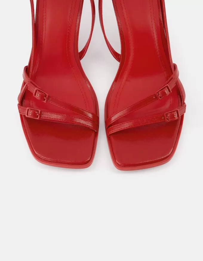 Sandalias tacón gatito con hebillas