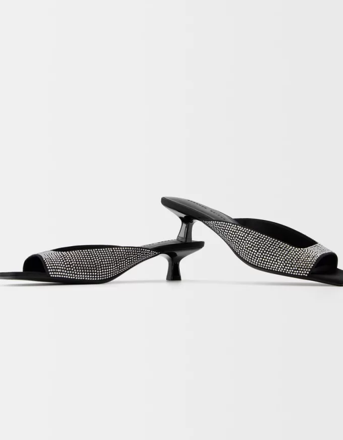 Sandalias tipo mule de tacón con detalles de strass