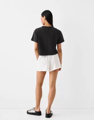 Shorts con detalle de cinturilla elástica