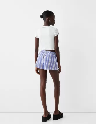 Shorts con detalle de cinturilla elástica