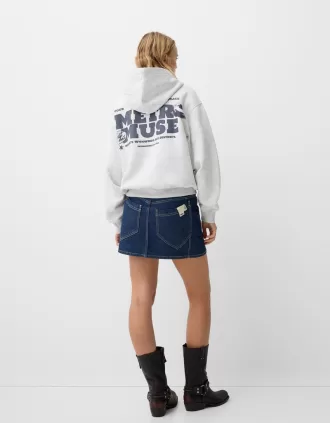 Sudadera con capucha estampada