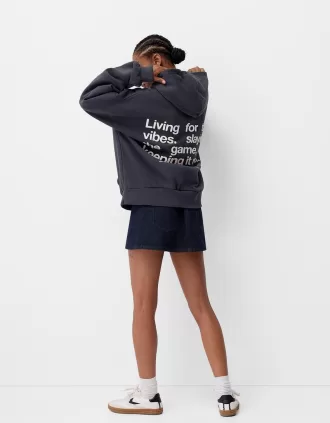 Sudadera con capucha estampada